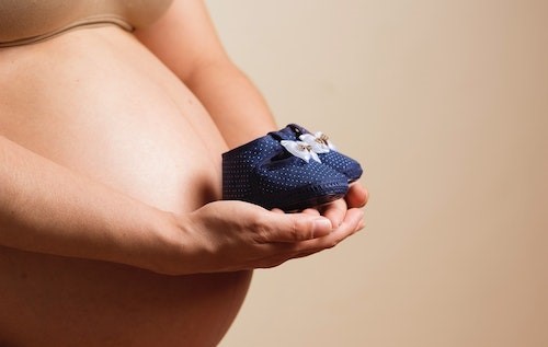 Pregnant during Lockdown? Here's what you can and can't do  image
