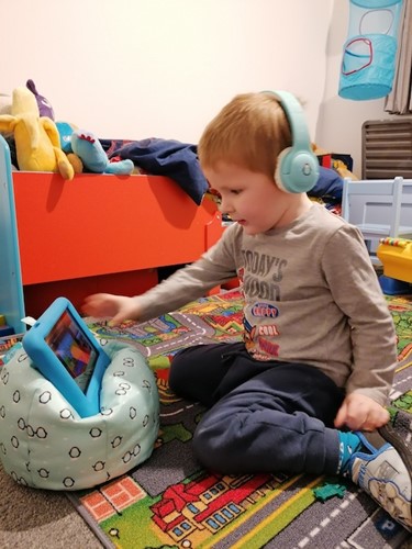Review: Pepper the Penguin Wireless Headphones and Tablet Cushion, worth £59.98  image