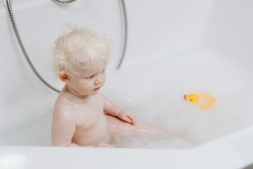 5 Tips For Keeping Baby's Bathtime Mold and Mildew Free  image