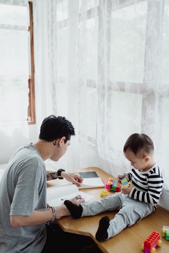 10 Ways To Keep Your Toddler Occupied While You Get Things Done  image