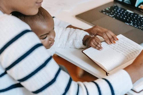Baby Care vs. College: 7 Tips to Handle Both Successfully  image