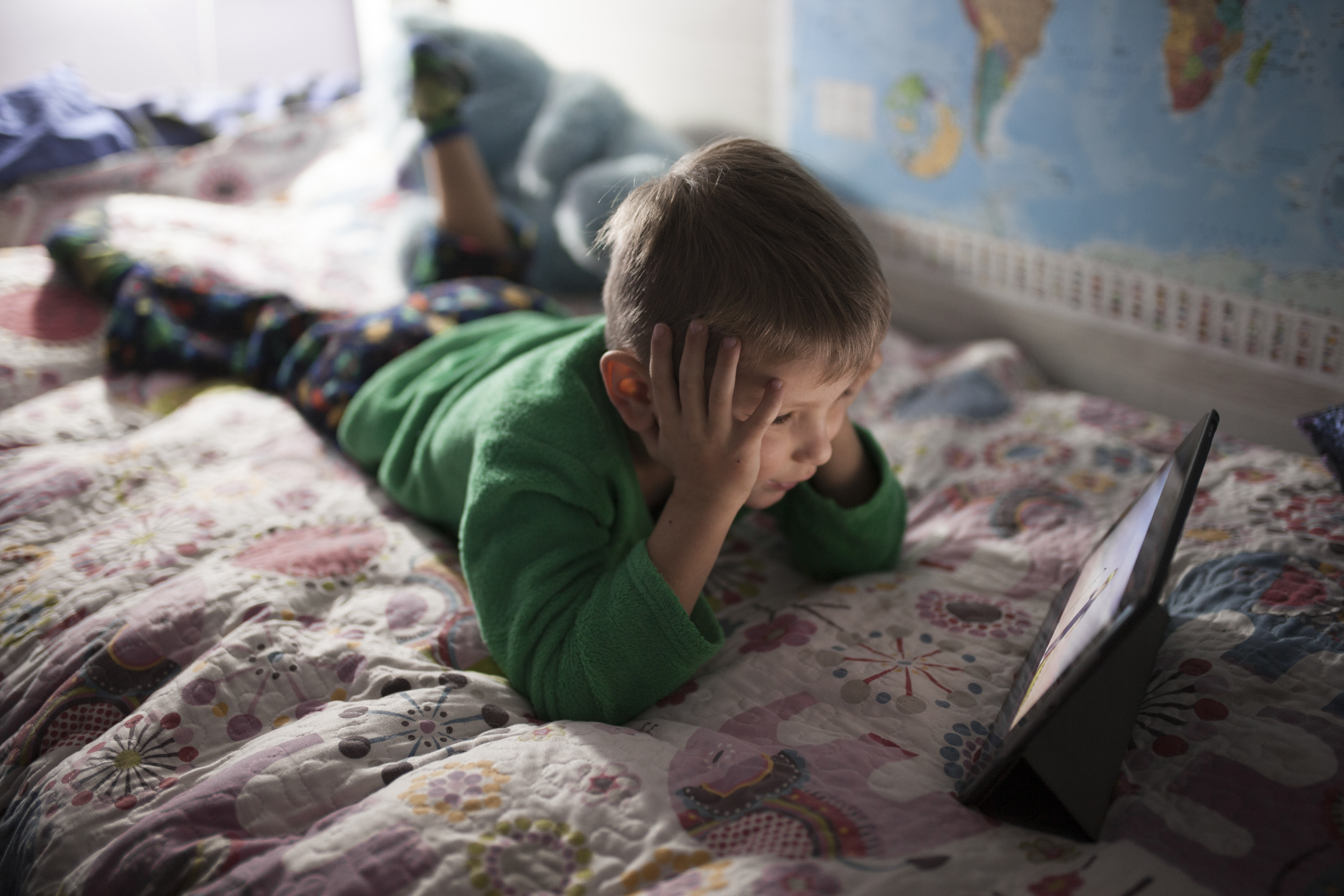 Helping Toddlers Build Healthy Screen Habits: Eye Care Tips for Parents  image