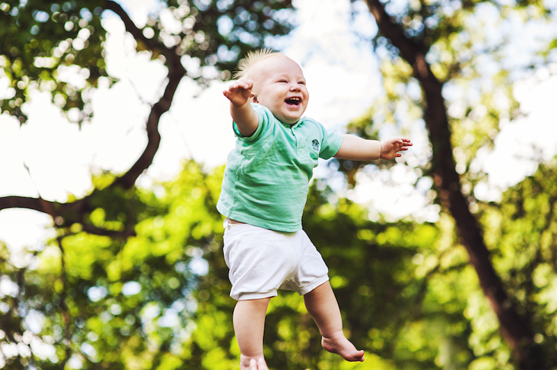 Tips on how to take the best family photos with your newborn baby  image